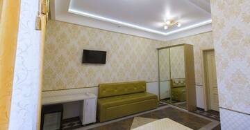 Фото номера Номер полулюкс с 1 двуспальной кроватью Гостиница Monomakh | Hotel г. Томск 3