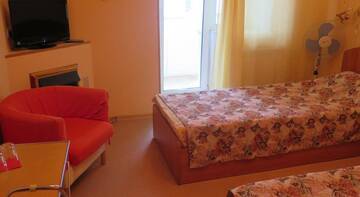 Фото номера Четырехместный номер с балконом Гостиница Mini Hotel Uyutnoe Prozhivanie г. Томск 4